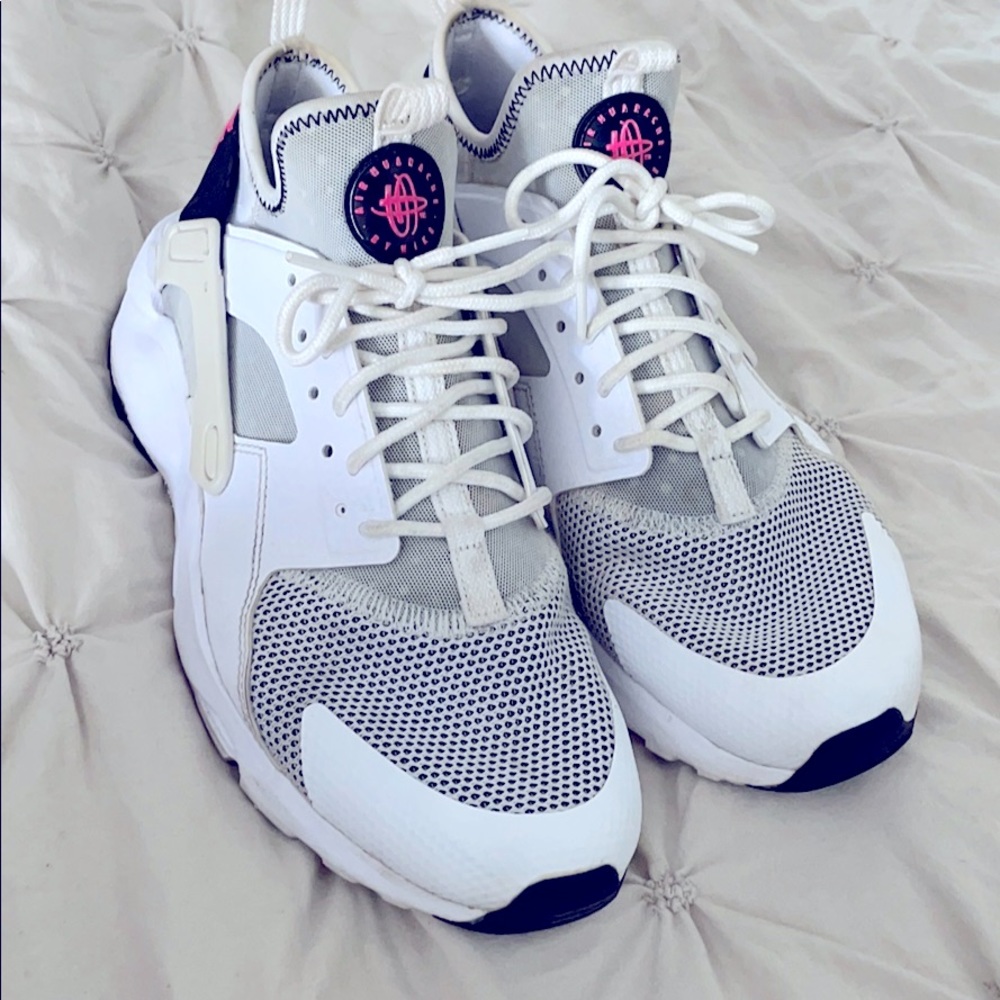 Nike Huarache Size 7 Y (big Girls) Women size 8.5
